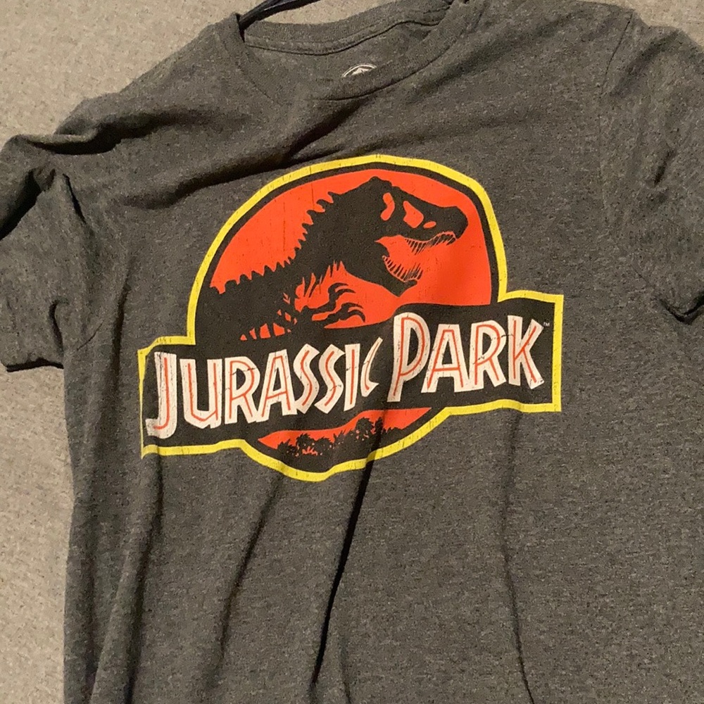 Is a Jurassic park shirt !